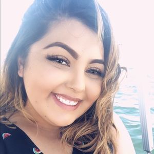 Meet your Posher, Adriana